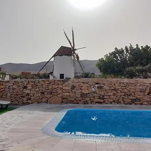 Villa Histórica Con Molino De Viento, Antigua (Fuerteventura)